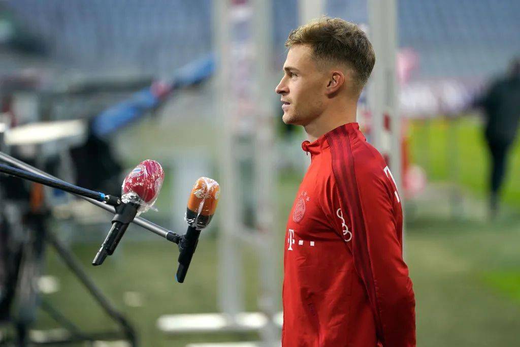 天空一声巨响鸡哥闪亮登场