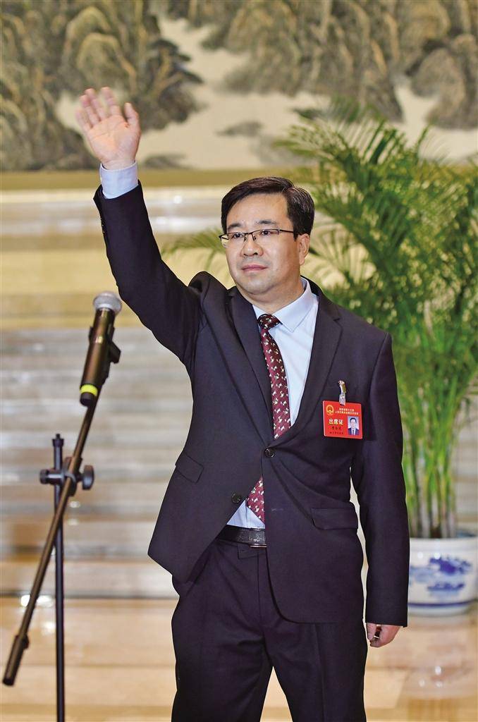 宜君县县长 曹全虎"担任村党支部书记20年来,我对农村发生的点滴变化