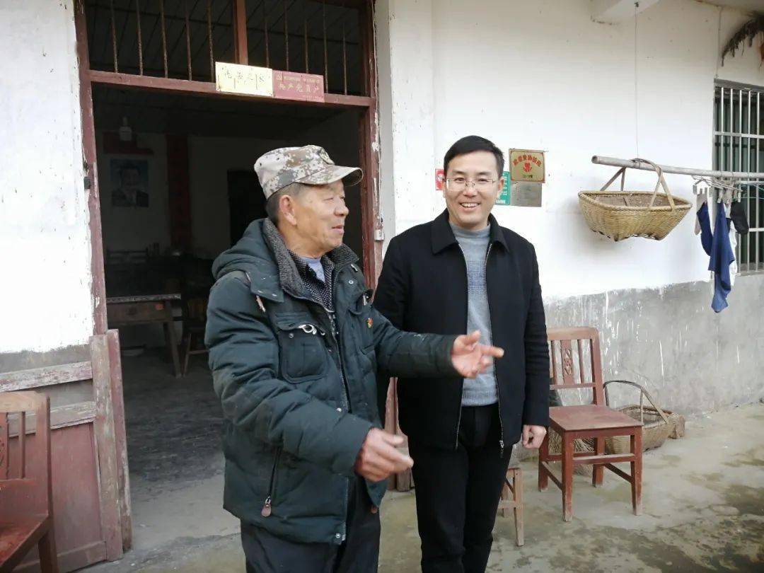 唐咸富深入马头山镇督导村(社区)两委换届工作并看望