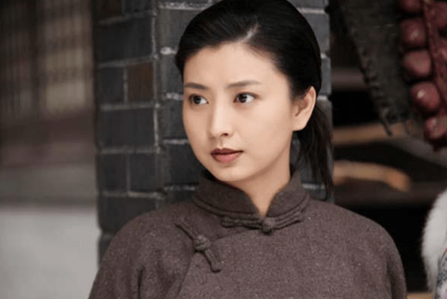 沈眉庄穿红嫁衣太吓人37岁斓曦吓到网友曾无戏可拍