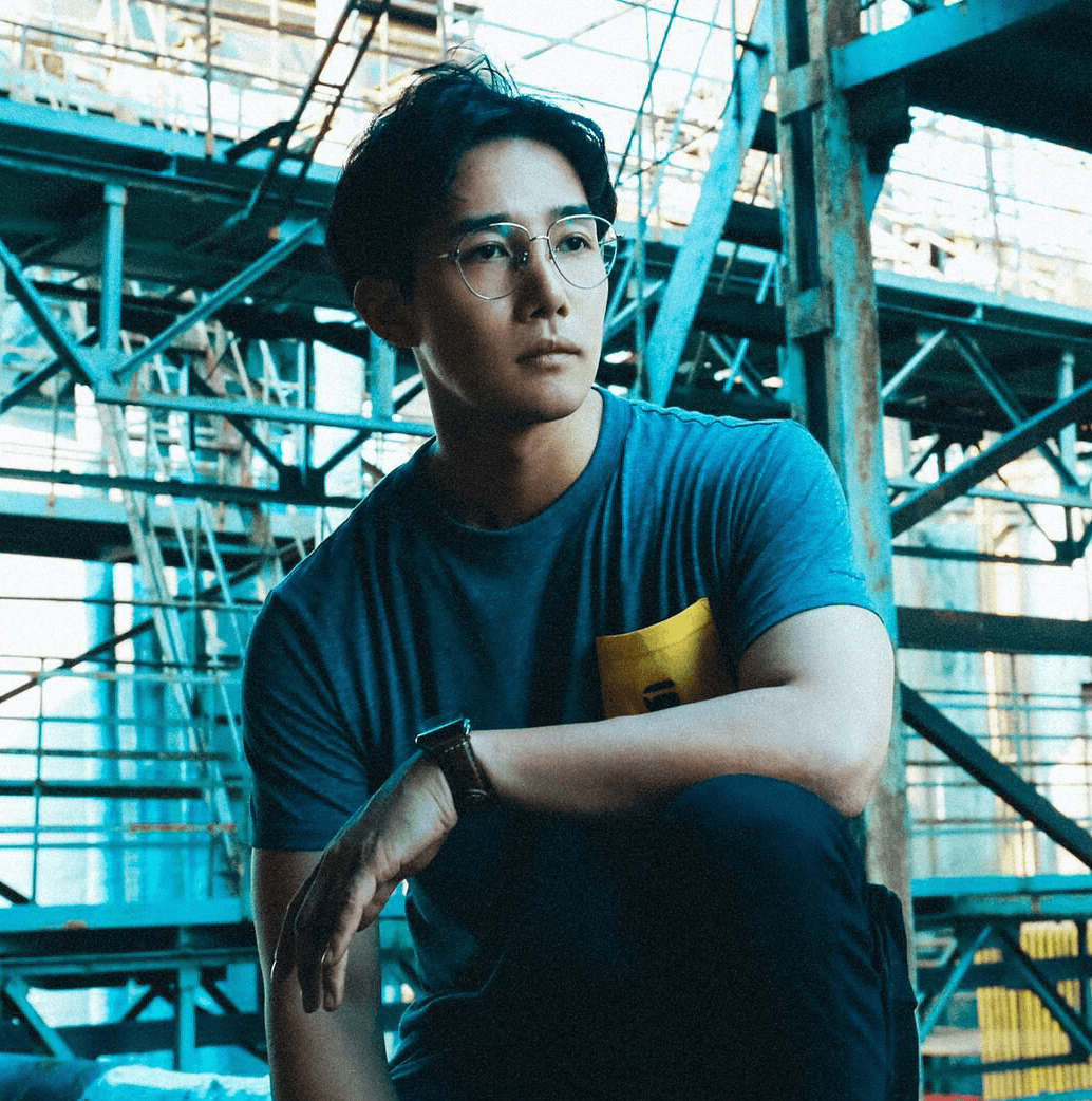 当过表演老师,合作过赵丽颖的他,还是《正青春》里的金小贝_章涛