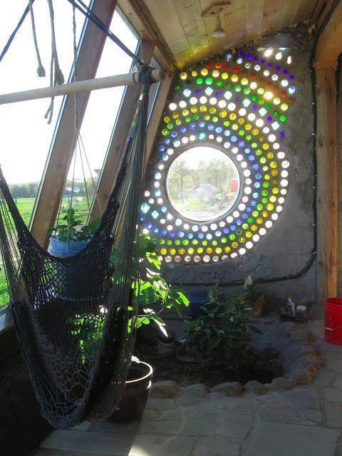 老外小脑袋瓜天天在想啥啤酒瓶攒起来盖房子稳固结实推不倒