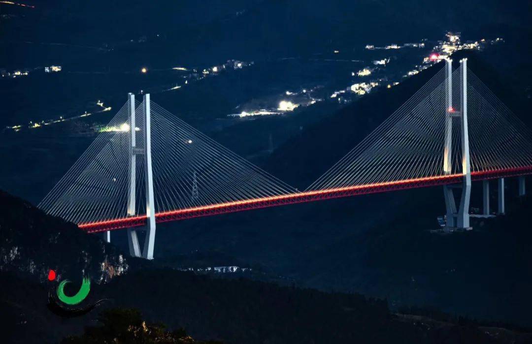 带你看一看震撼世界的北盘江大桥