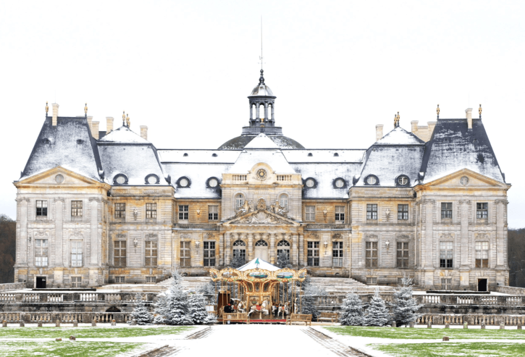 最为壮观的古典复兴私宅:维康府邸新古典主义建筑,常将建筑立面分为横