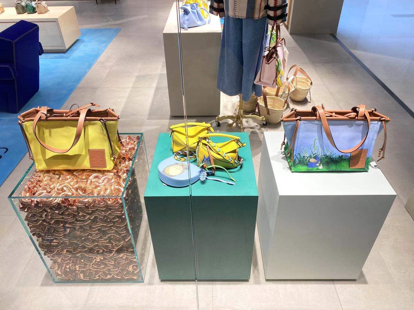 重庆独家loewe罗意威精品店在星光68广场璀璨启幕