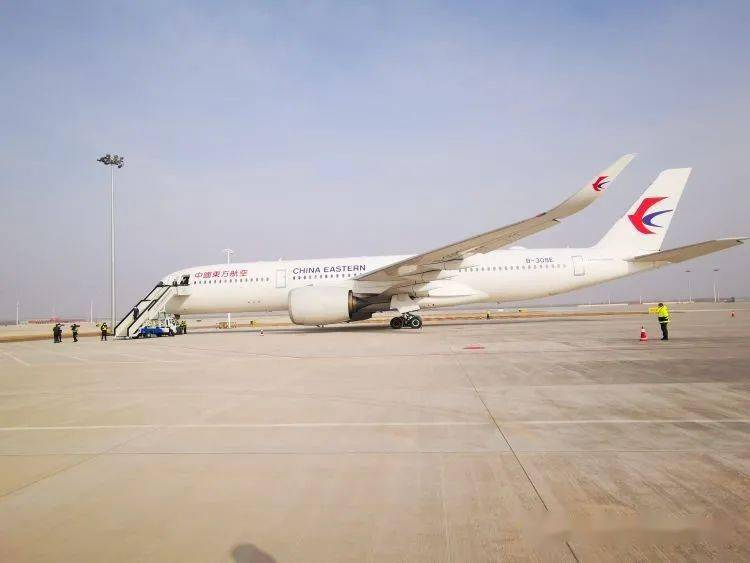 【胶州v视】青岛胶东国际机场成功试飞!