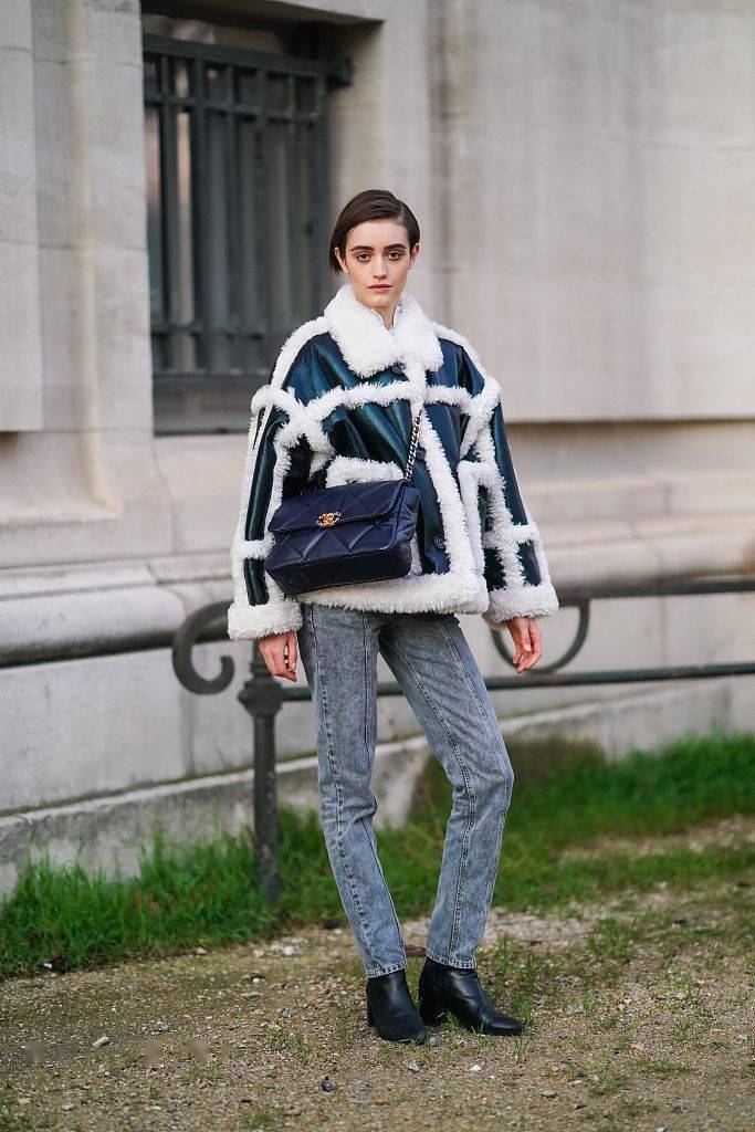 2021春夏高定周街拍精选 保暖续命穿搭不失时髦感!