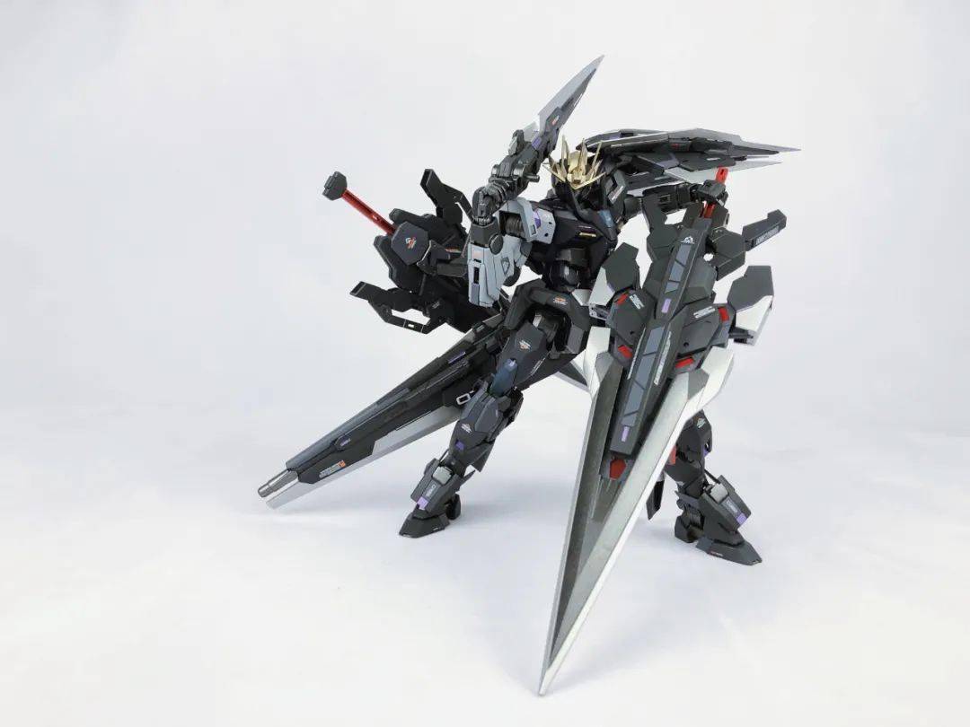 给克劳德斯特莱夫定制专用的高达oo六式