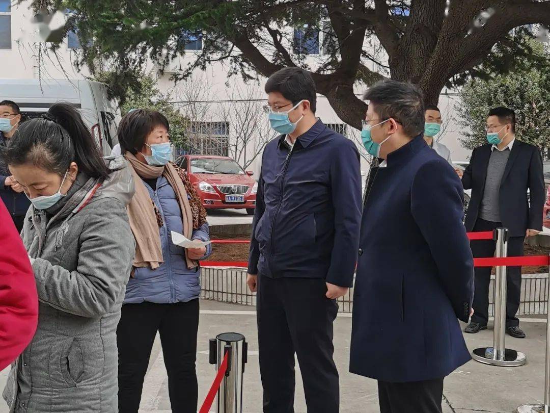 疫情防控市委副书记副市长秦猛副市长杨晓峰到尚湖镇督导农村地区新冠