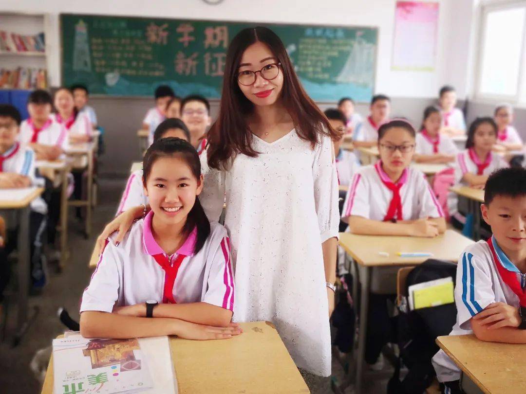 请到了她们,或许可以给你一个参考答案!孙坤玲嘉定二中高三年级班主任马莲嘉定区疁城实验学校初三年级班主