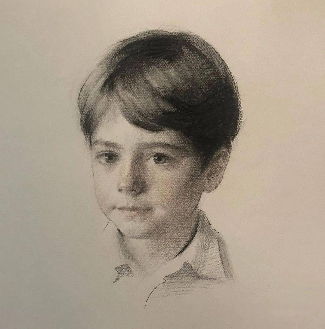 简洁灵动的素描把肖像画出了灵魂