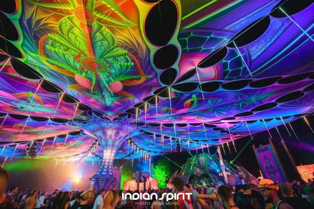 场景,形成并发展出了后来的goa trance和如今的主流trance风格之一psy