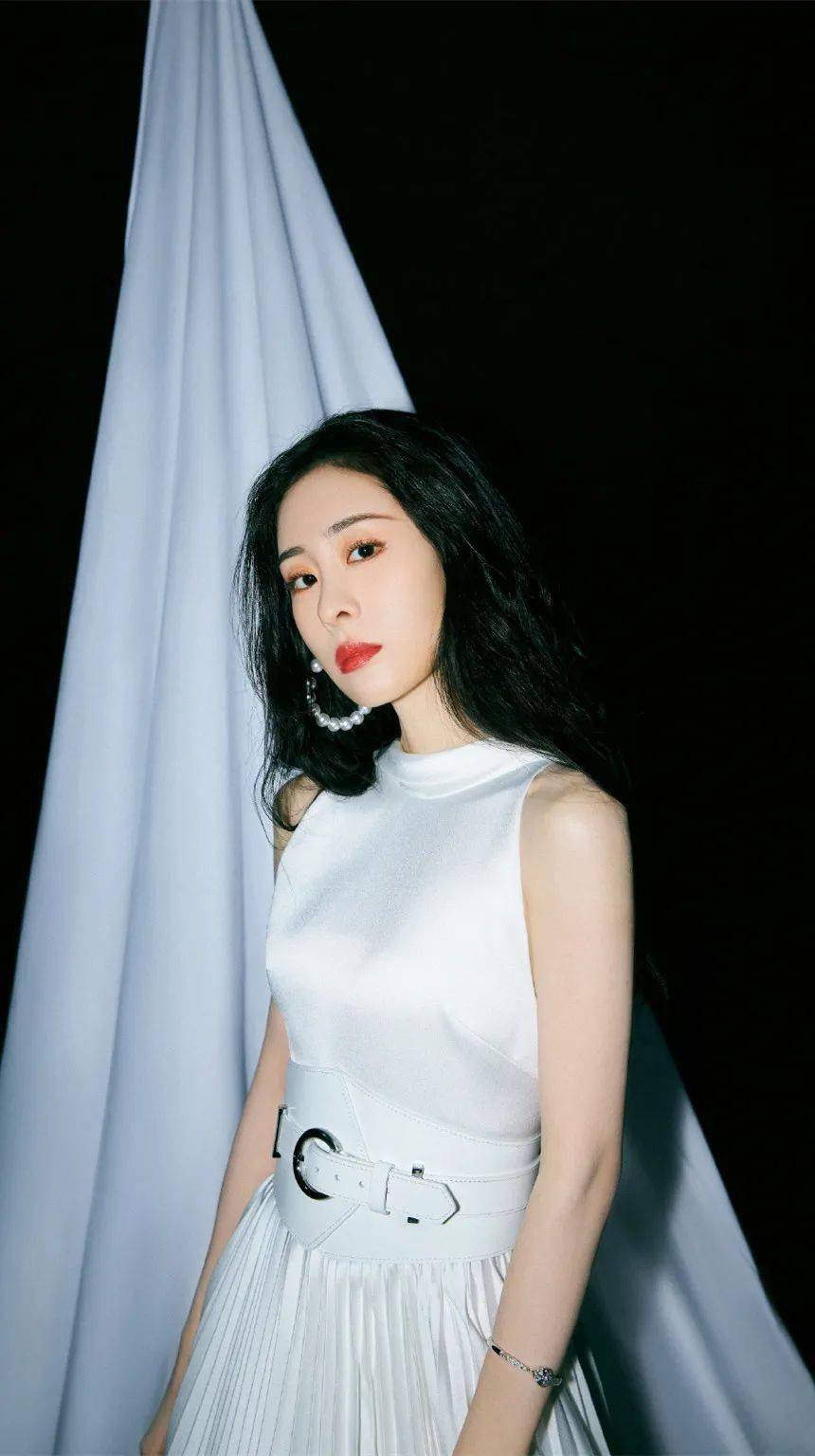 手机壁纸张碧晨