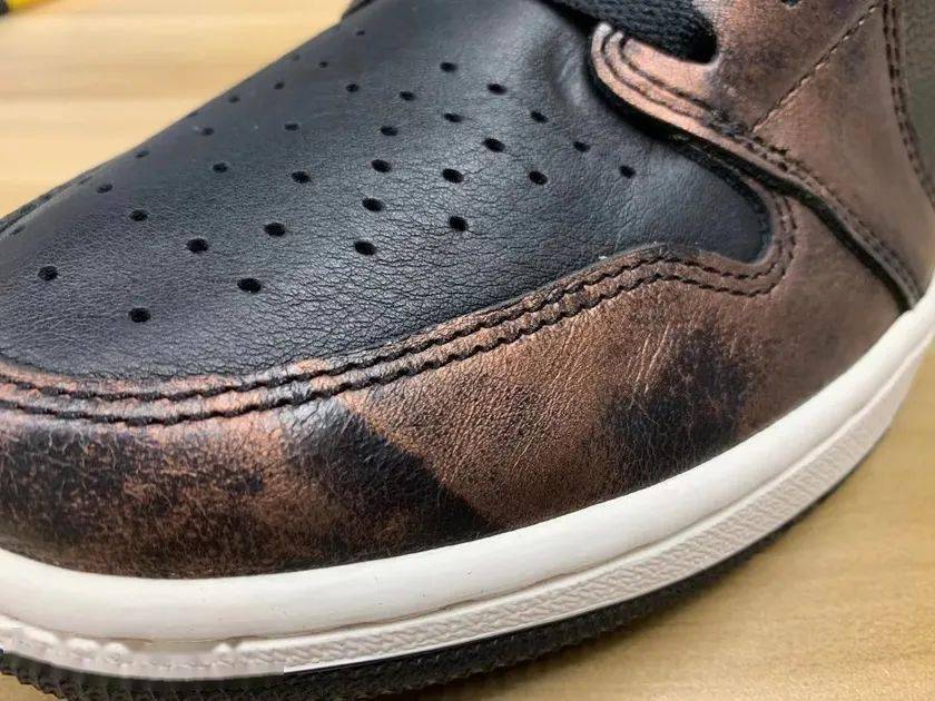 古铜色晕染鞋面!这双 aj 1 有点帅气!发售日期释出!