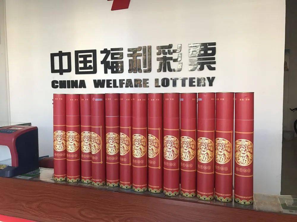 鄂尔多斯市福彩中心为全市销售站发放新春对联