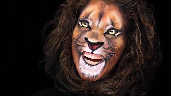 在脸上画狮子脸你见过吗以假乱真的化妆技术感觉真的狮子来了