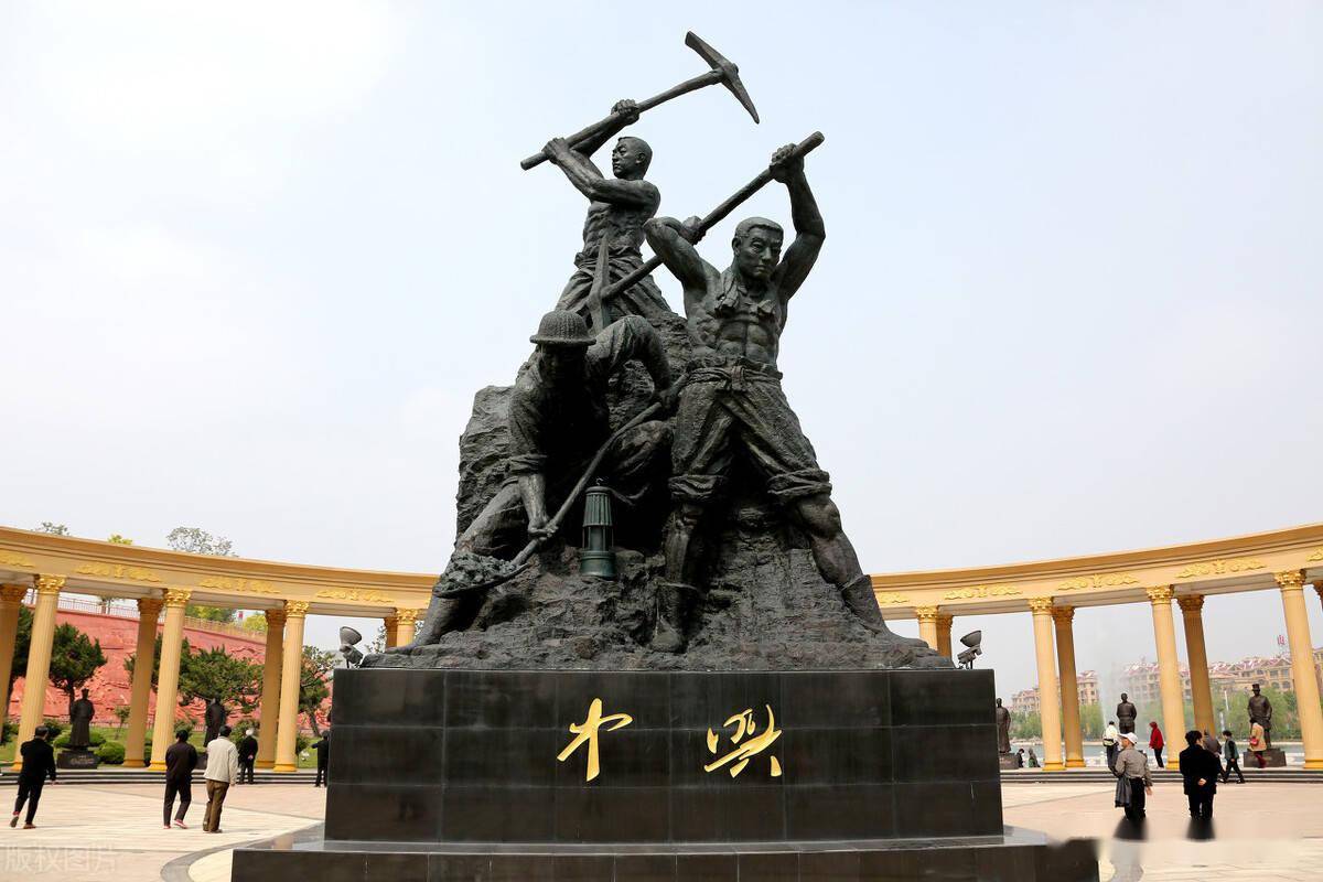 山东枣庄市中区百年白骨塔记载着当年矿工的凄惨境遇和苦难人生