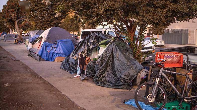 美媒：洛杉矶无家可归者危机持续加剧 官员薪酬过高无作为
