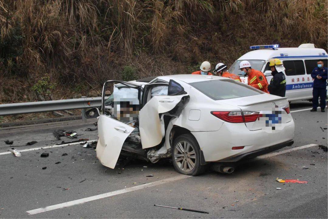 太慘痛福建一高速突發車禍司機當場身亡