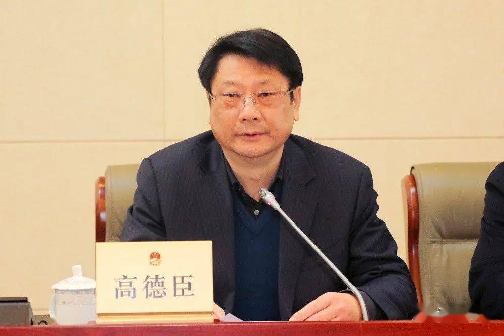 区十七届人大常委会召开第三十四次会议