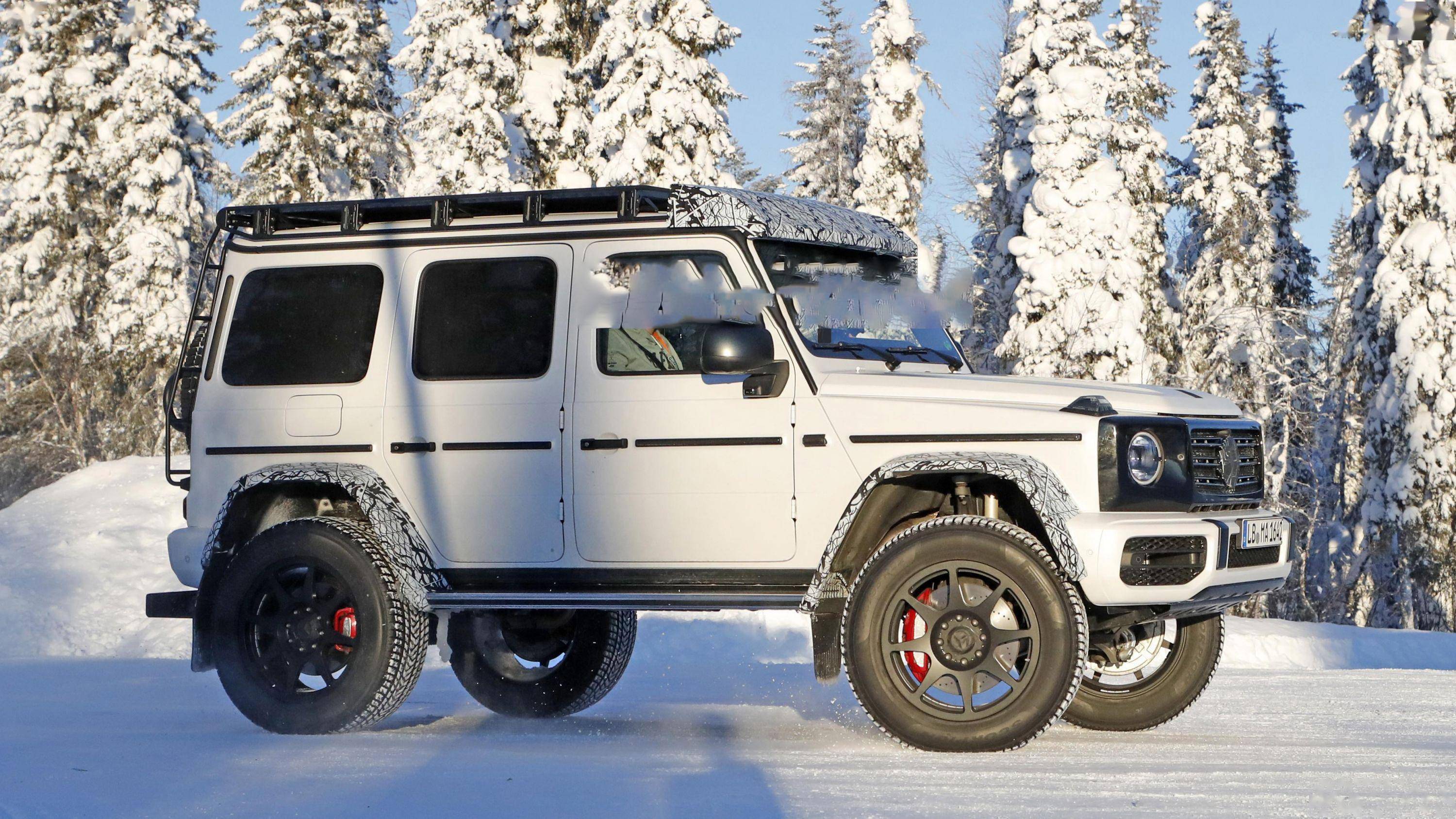近日,新一代梅赛德斯-奔驰g-class 4x4%ub2越野车伪装谍照被摄影师