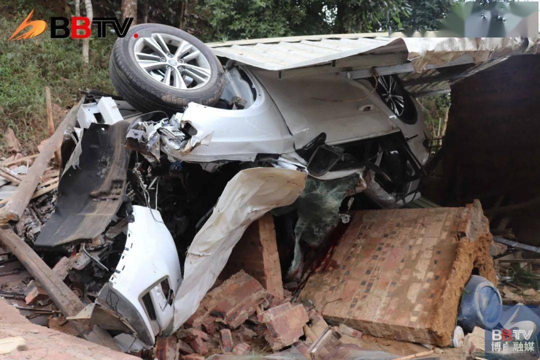 博白消防提醒您车祸猛于虎行车途中,切记谨慎驾驶与前车保持足够的