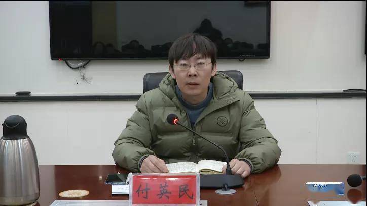 会议由县委副书记,代县长李中耀主持.