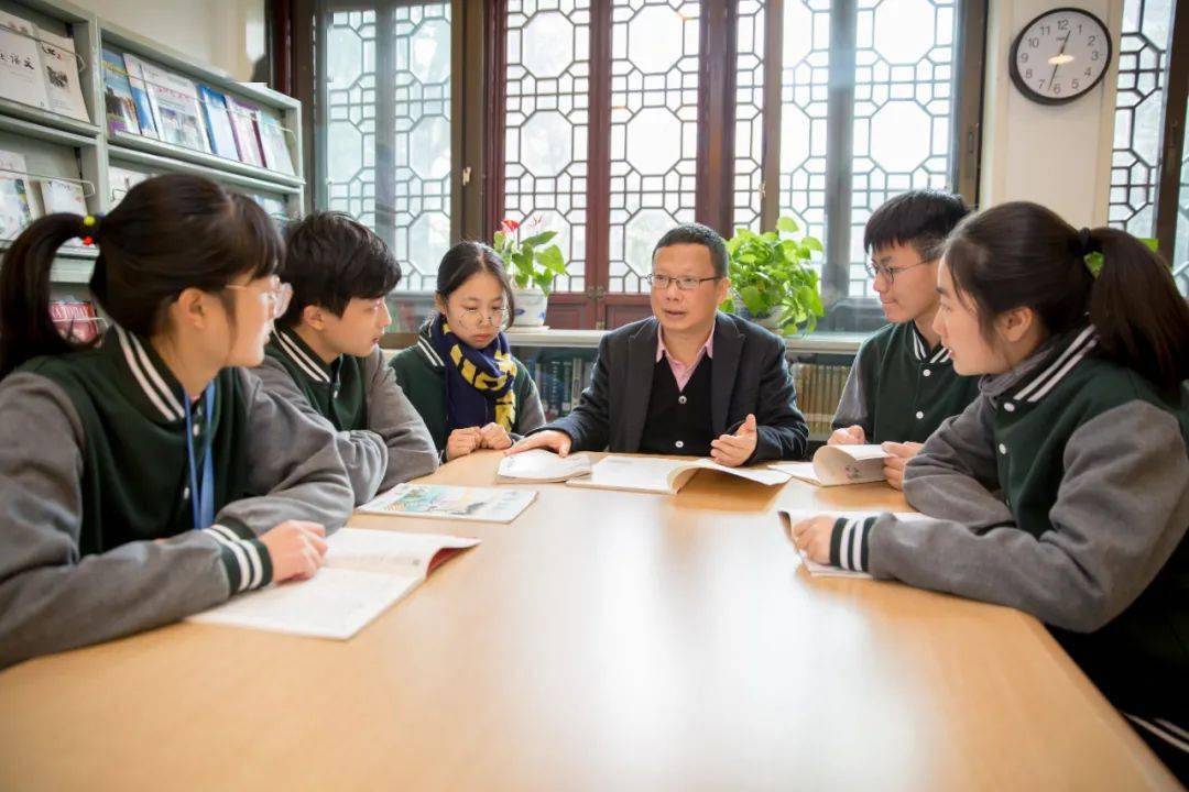 苏州十中校长周颖:在有限的空间做无限的教育