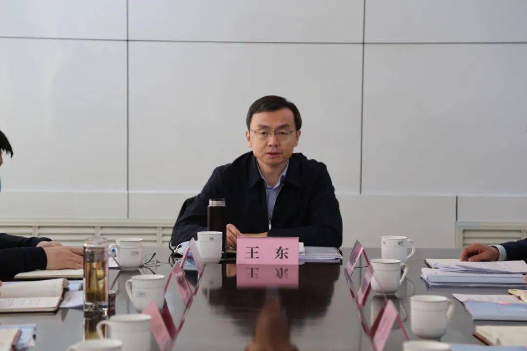 在见面会上,镇党委书记路用强向邹平市委副书记王东及市委指导组就