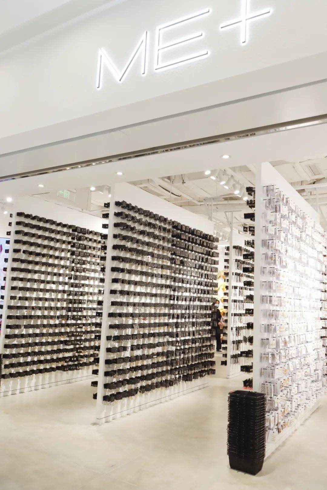 为了能让大家美美得过大年,火爆成都,广州,长沙等地的饰品集合店me