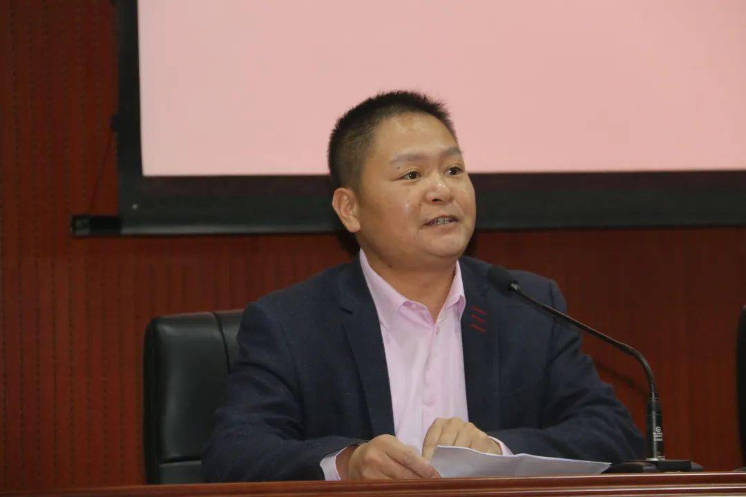 高二年级主任黄广才总结发言陈飞扬副校长对本学期高三年级的备考工作