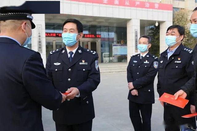 郭智深副厅长深入镇平看望慰问因公牺牲民警家属和一线民辅警