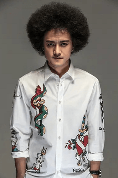 音乐人赵英俊离世,享年43岁,他的"小红花"鼓励温暖了很多人