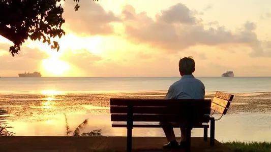 一个老年男人的世态炎凉 老伴去世 我没再婚 兄弟姐妹家走一圈才明白 谁老了都可怜 生活