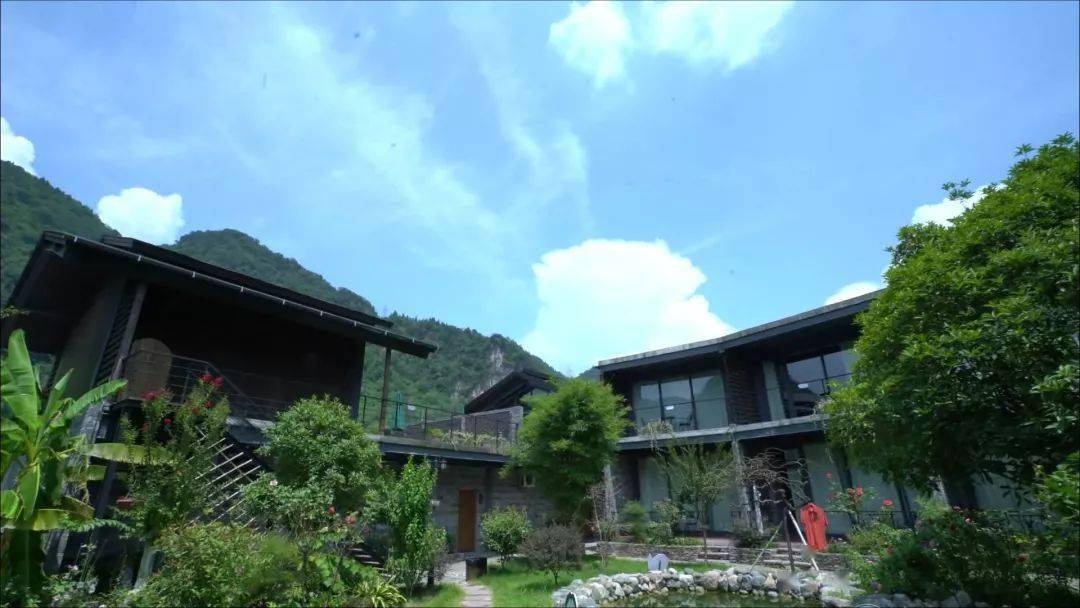 【旅游资讯】宜昌人的旅游攻略‖长阳爆火民宿大盘点 你想睡哪个?