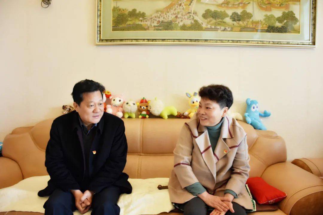 温情暖腊月——集团党委书记,董事长谢荣华春节前走访慰问退休老党员_