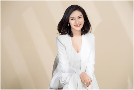 今天让我们再次跟随领读者湖南广播电视台播音指导,湖南省播音主持