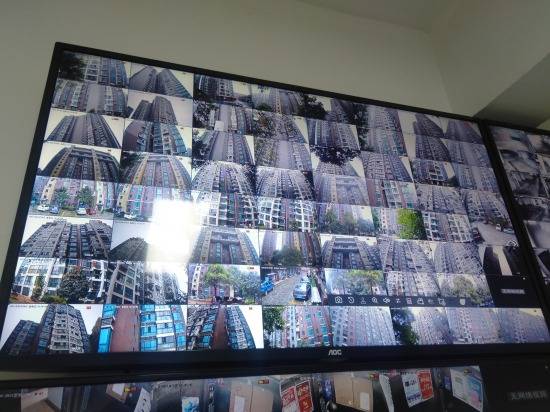 你还敢高空抛物?长沙一小区物业安装72个"朝天看"摄像头,纸片落下都能