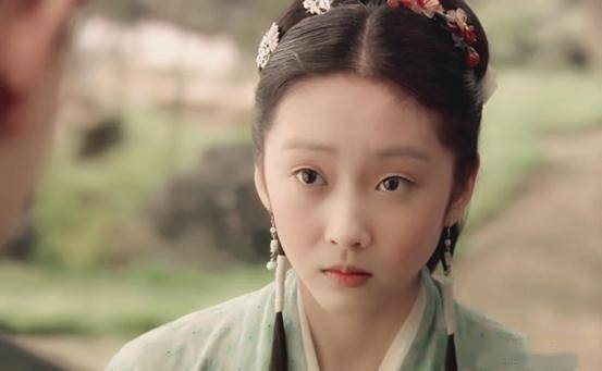 在读的宣璐被选中出演李少红执导的《新红楼梦》,饰演黛玉的丫鬟雪雁