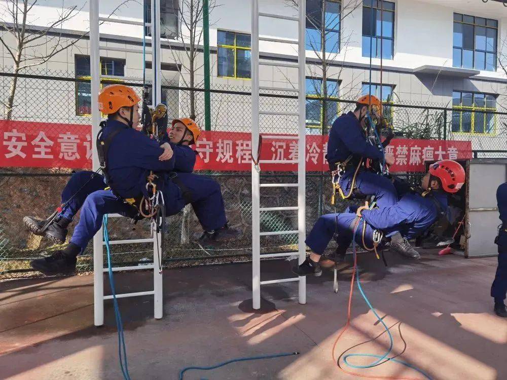 高空飞索消防员如何翻山越岭