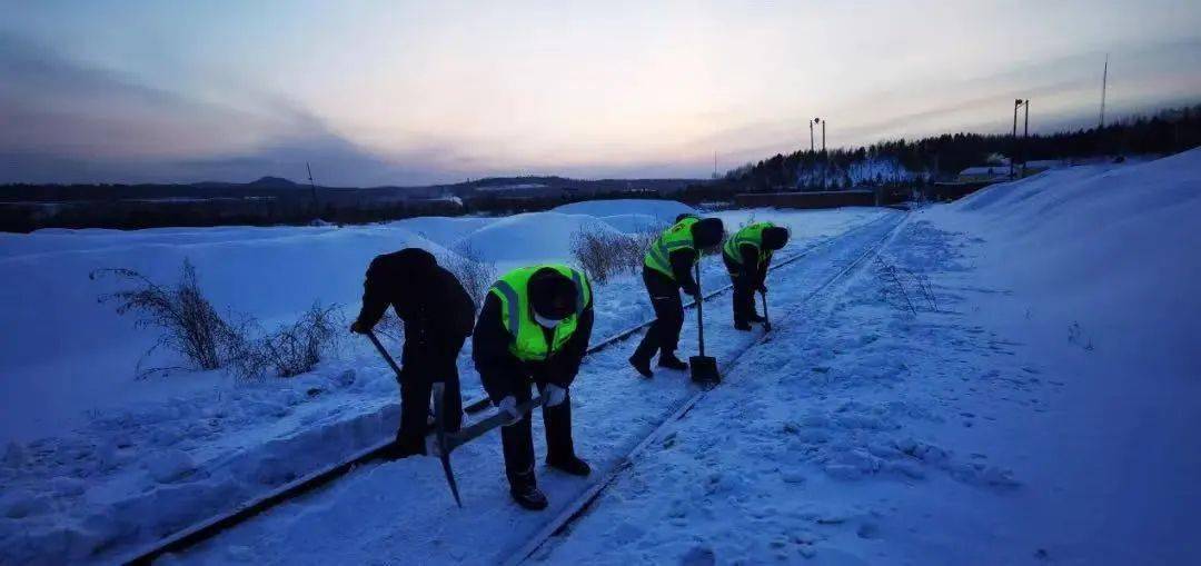 地處中國最北部的漠河市經歷了兩次寒潮,三次暴雪,氣溫驟降至-44