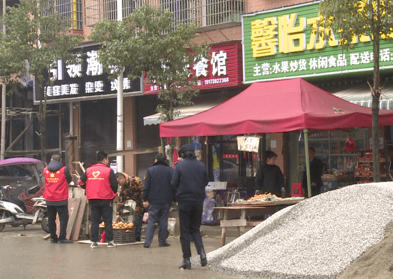 集中整治动真格强管理严督查重实效新化县枫林街道交通秩序和城乡环境