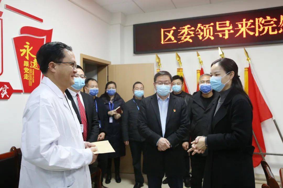 鼎城区委组织部部长李娟慰问医院医学专家