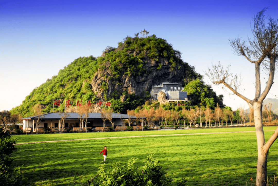 旅遊景區龍家大院始建於宋神宗元豐年間,全村龍姓,為東漢零陵太守龍伯