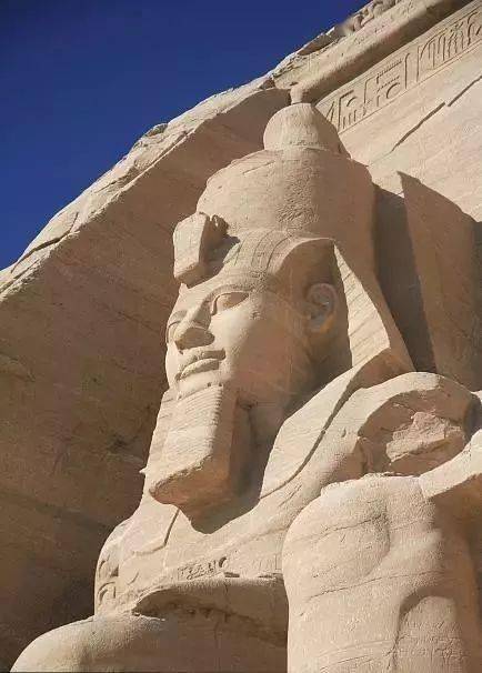 古埃及的法老们雕像有什么特别的 金字塔