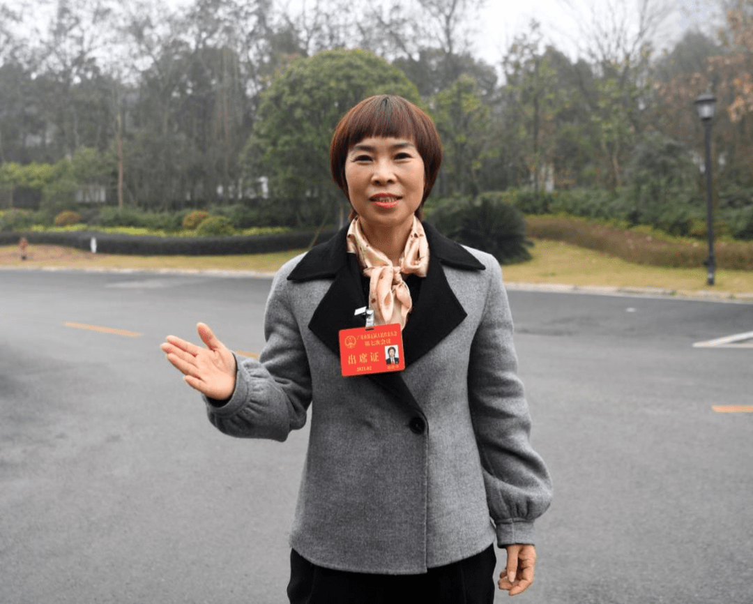 四川广安市人大代表杨晓华建言创新律师参与非诉调解机制为社会治理