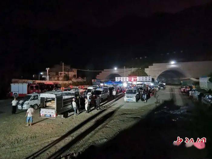 隧道塌方 | 3家单位所有在建项目停工整改!2家公司被暂停投标!全县在建房建市政工程项目立即停工整改!