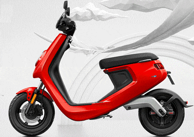 峡山广祥路她骑着李一男的新品小牛电动来了