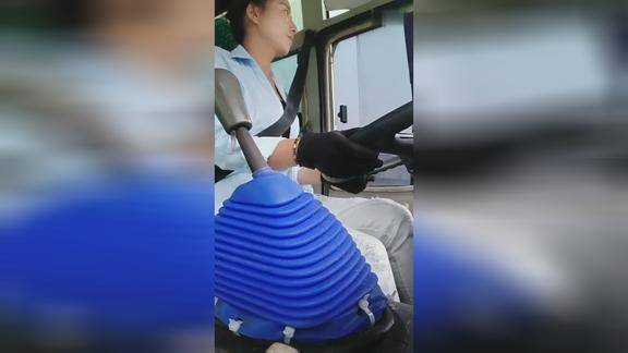 开中巴的女司机细心胆大高薪都难请