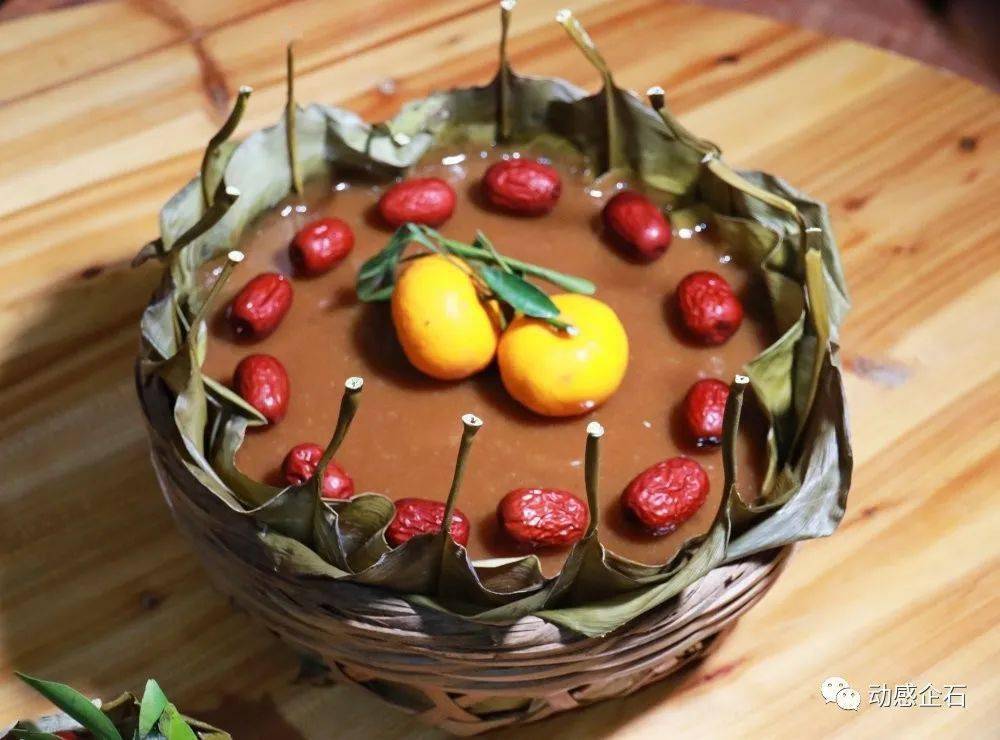 蒸制"年钵"随着春节脚步的临近是当地人过年的必备传统小吃"圆笼"年糕